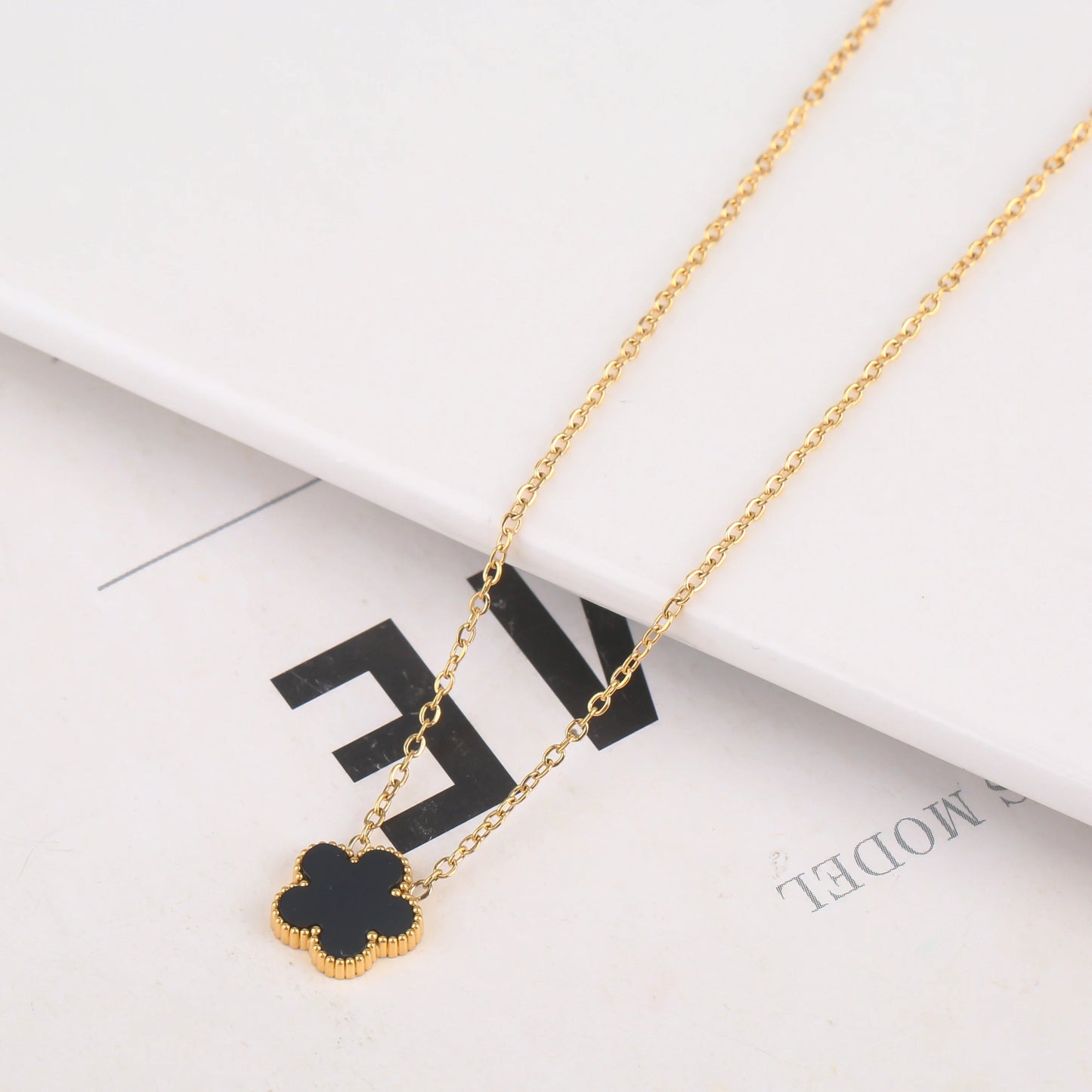 Five-Leaf Clover | Necklace – Black